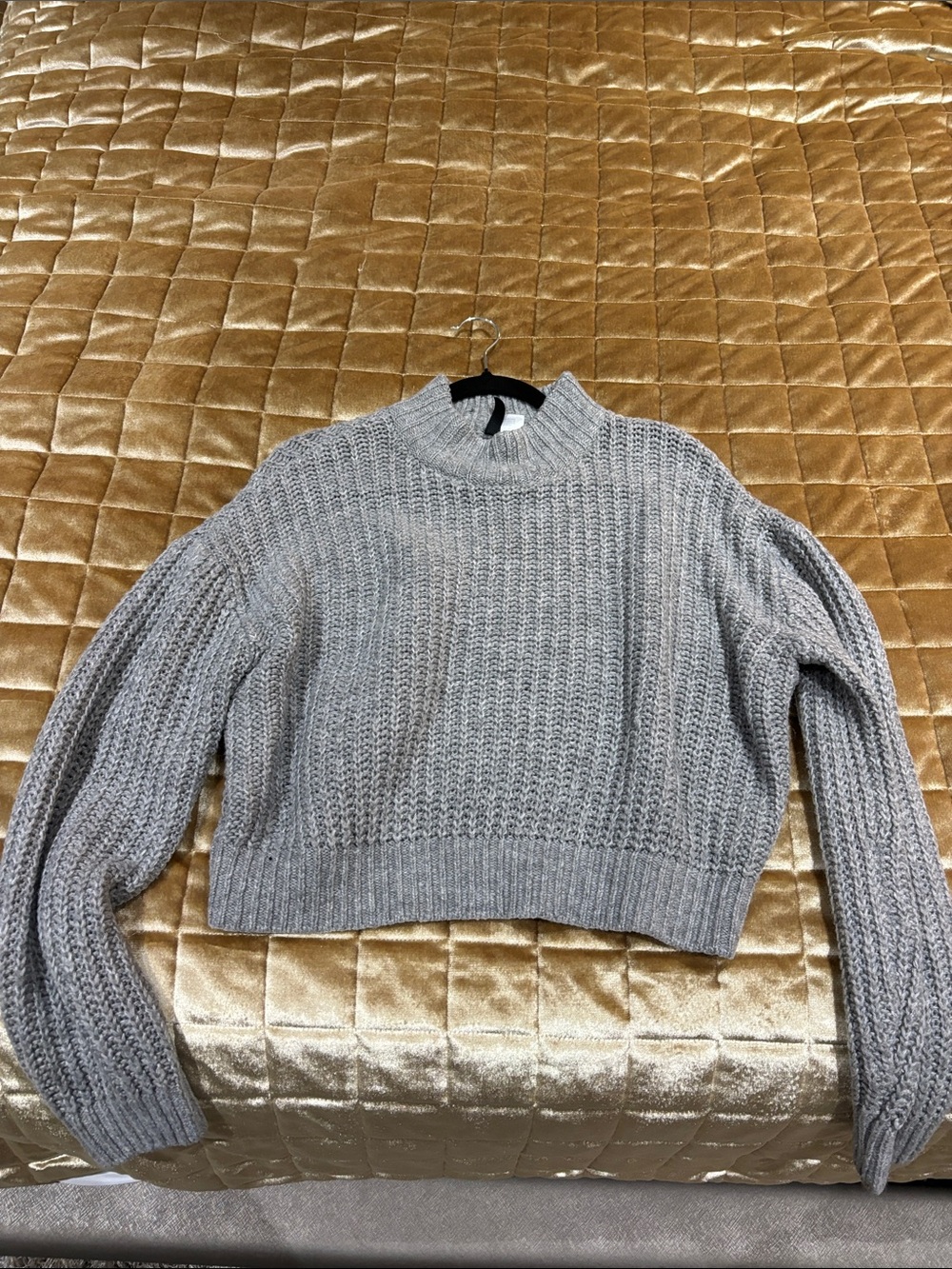 H&M Gray Chunky Crewneck Cropped Sweater
